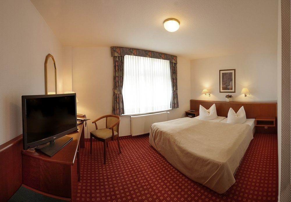 Hotel Fuersteneck Бернбург Экстерьер фото