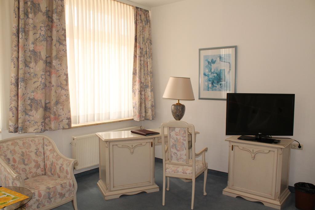 Hotel Fuersteneck Бернбург Экстерьер фото