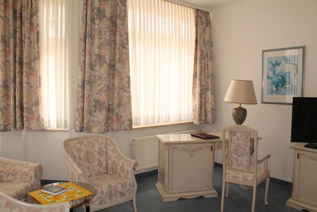 Hotel Fuersteneck Бернбург Экстерьер фото