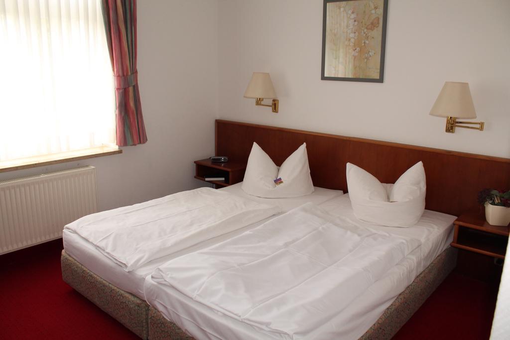 Hotel Fuersteneck Бернбург Номер фото