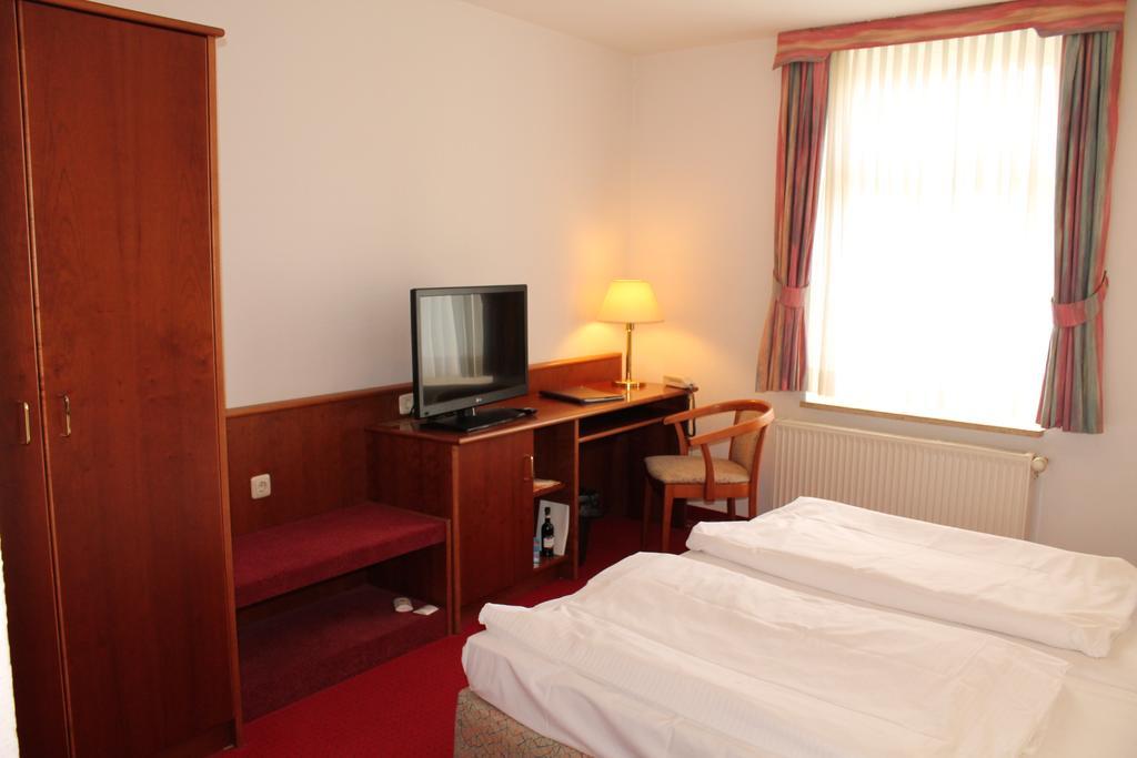 Hotel Fuersteneck Бернбург Номер фото