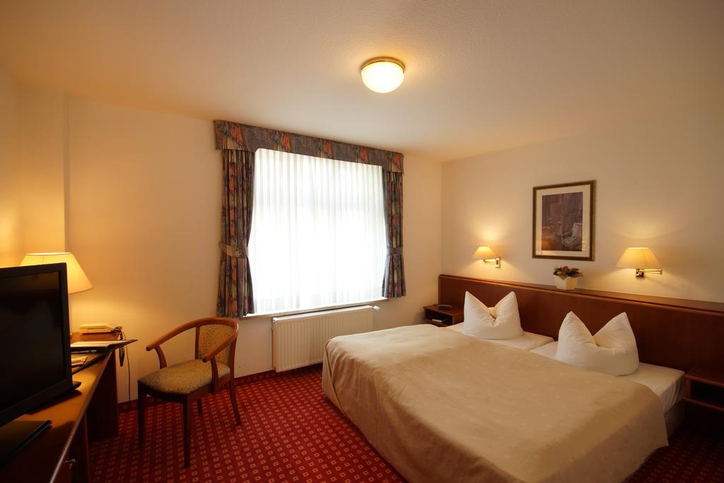 Hotel Fuersteneck Бернбург Экстерьер фото